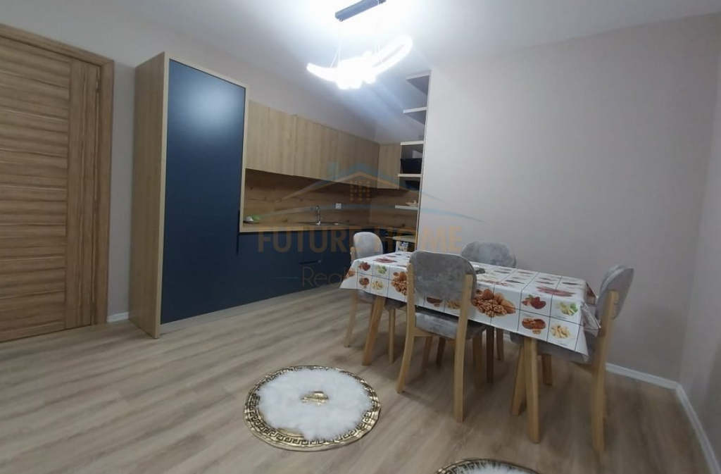 Qera, Apartament 2+1+2+Post Parkimi, Rruga 5-Maji, Tirane.