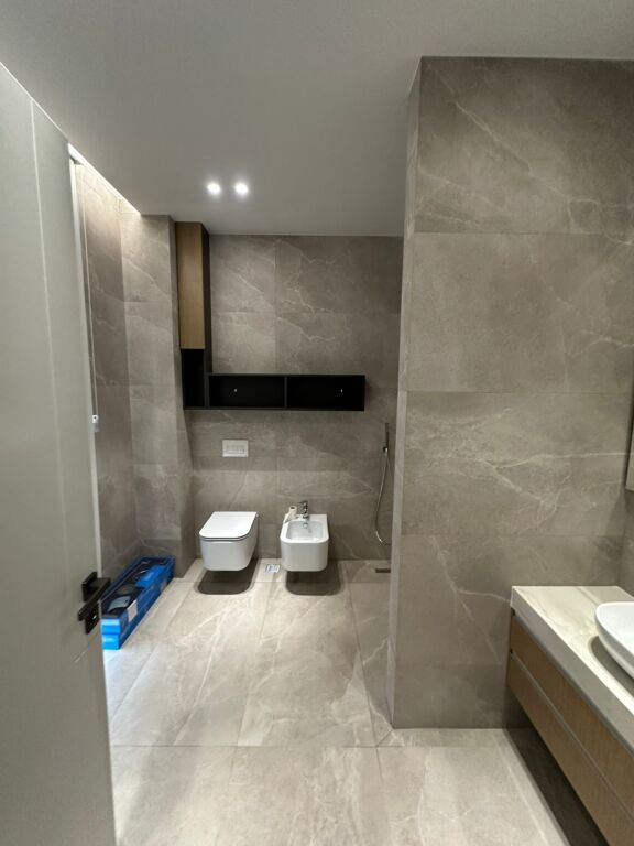 🏡 Jepet Vile moderne me qira te Vila Roses, Farke