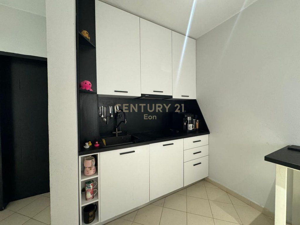 Shitet apartament tek Shkembi i Kavajes, Durres ! 77,000 € Sip. Totale  50m2