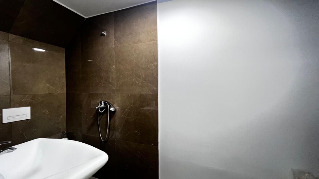 Unità in vendita, per ufficio o airbnb, Via Durazzo