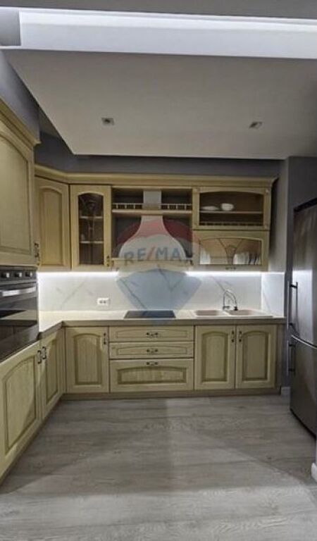 Shitet Apartament 2+1+2 tek rruga e Barrikadave ID: 530571006-4