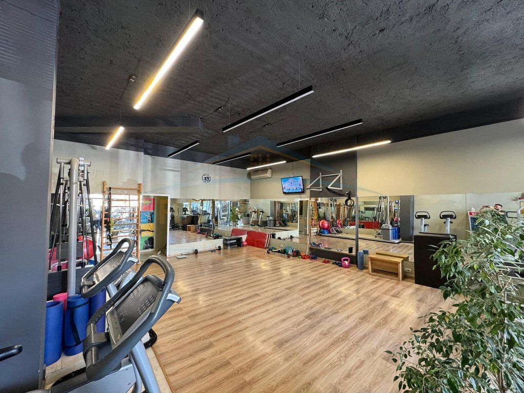 Locale commerciale in vendita