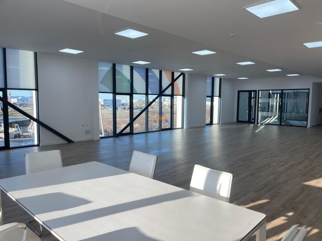 LOCALE COMMERCIALE IN AFFITTO 200M2 "VICINO A TOP CHANEL" 1150 EURO