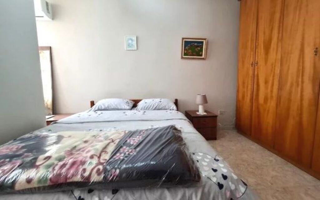 Jepet Me Qira : Ultra 2+1+kuzhinë vec Rr. Kavajës - Qendër  Kati 8( i fundit) Me ashensor 49.500 lekë (90 m2) ( 5min larg qendrës)