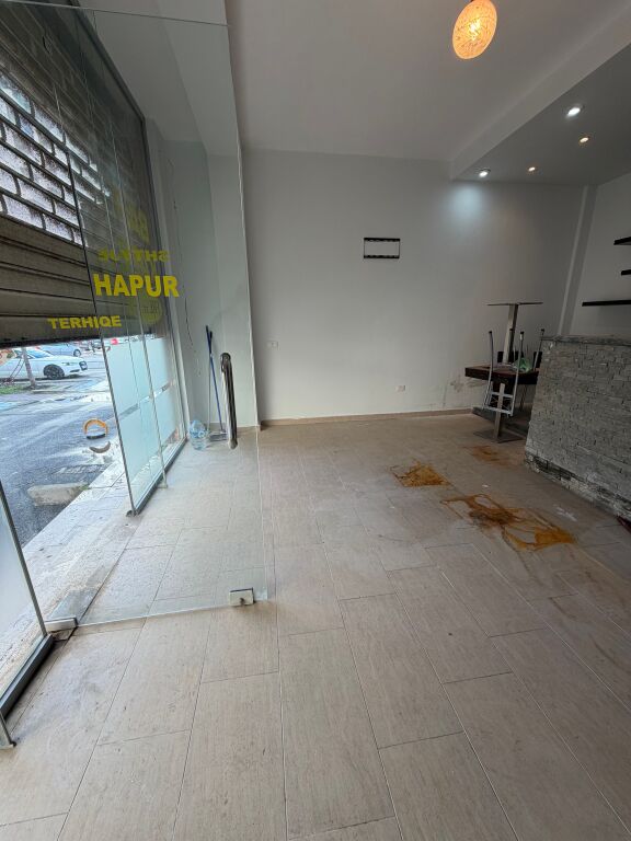 Dyqan me qera plazh durres