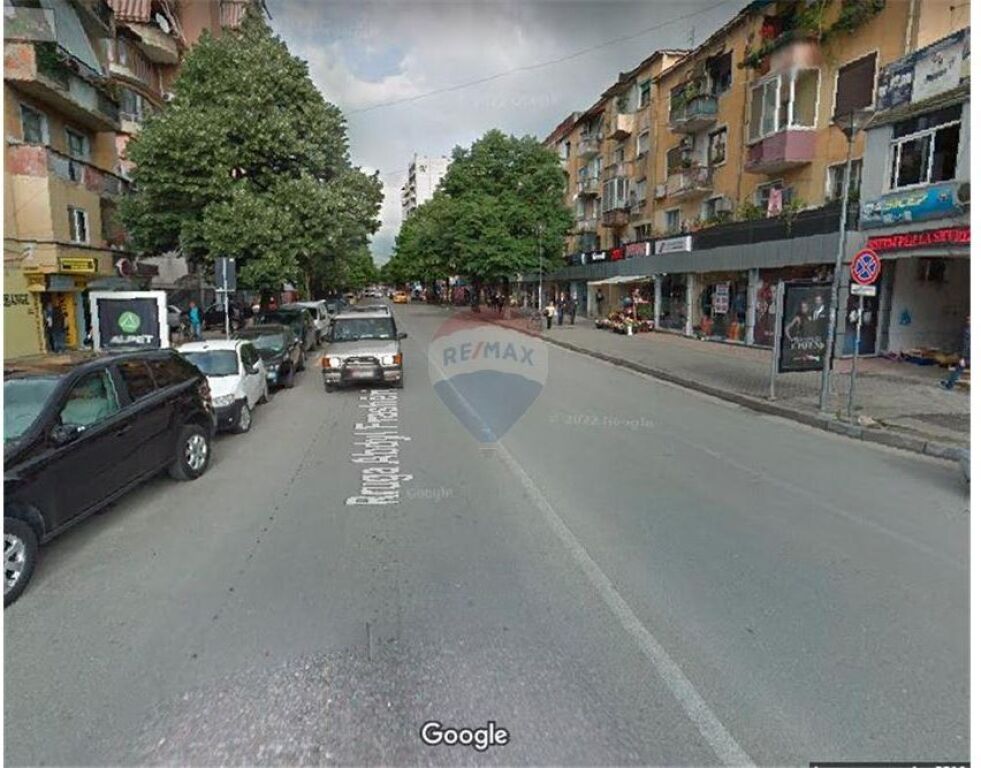 Locale commerciale in affitto a Bllok 160 m2 !