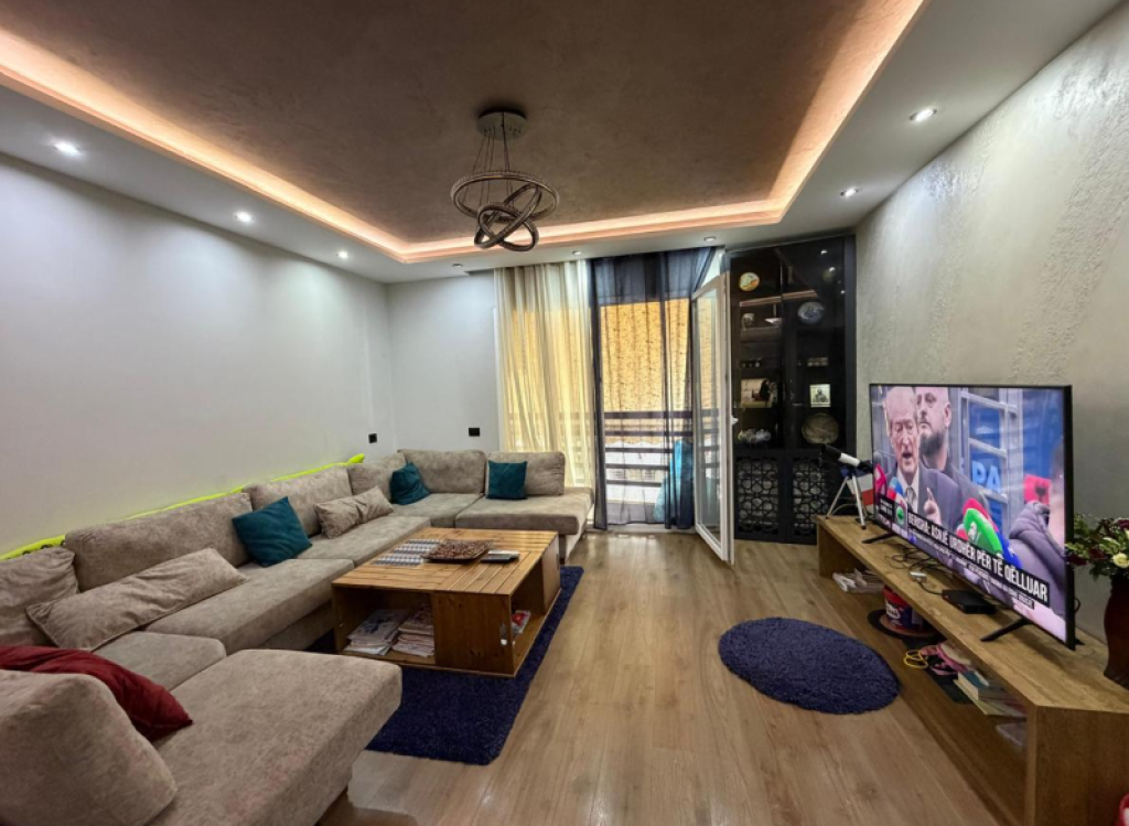 Shitet Apartament 2+1 – Komuna e Parisit