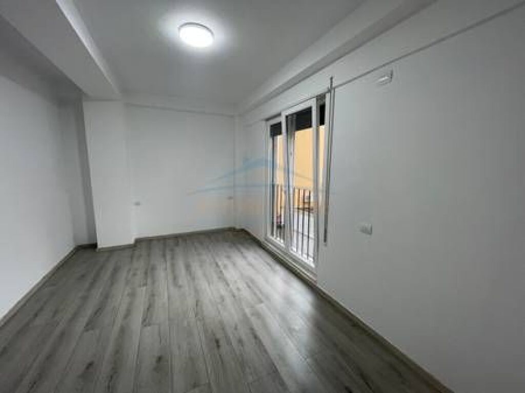 Qera, Apartament 1+1 , 21 Dhjetori, Tiranë