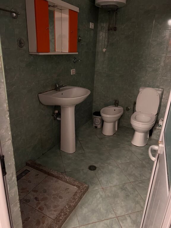 Jepet me qira 2+1+1 Bosh Yzberisht 400 mije leke