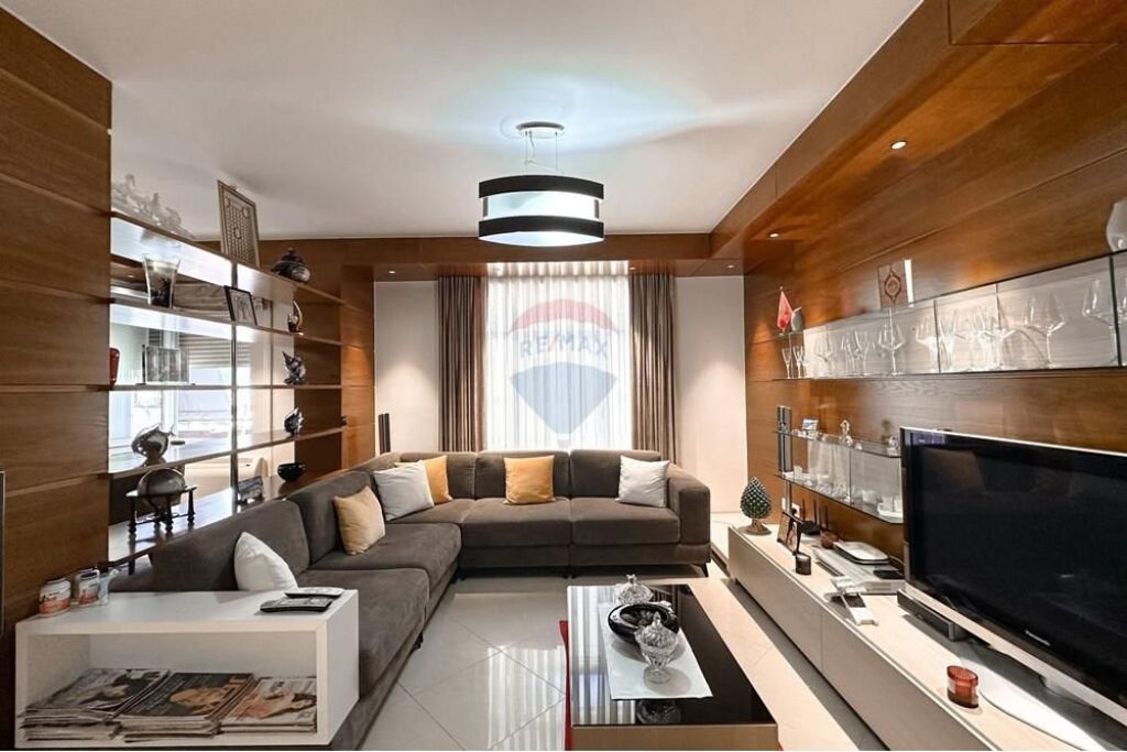 APARTAMENT 3+1 PER SHITJE ME PAMJE NGA KOPSHTI BOTANIK