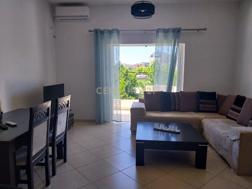 JEPET KATI I 2 I NJE VILE ME QERA ME POST PARKIMI NE SHKOZET, DURRES !!!