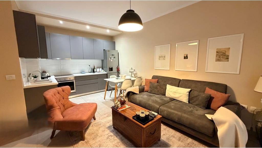 JEPET ME QIRA APARTAMENT 1+1 TEK REZIDENCA KODRA E DIELLIT 1.  700 €