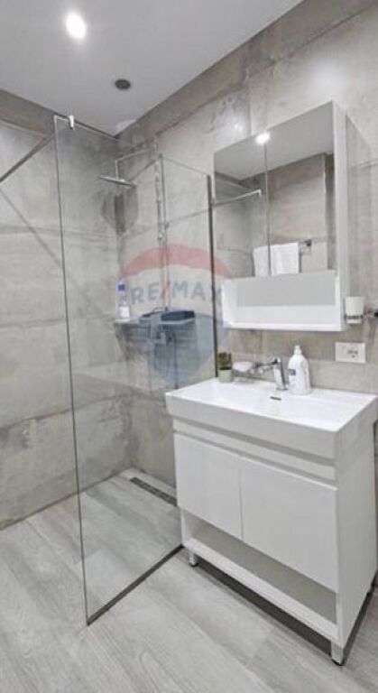 Shitet Apartament 2+1+2 tek rruga e Barrikadave ID: 530571006-4