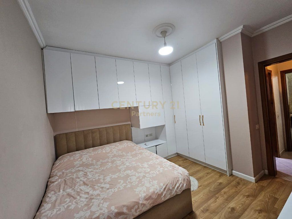 JEPET APARTAMENT 2=1 ME QIRA TEK GLOBE