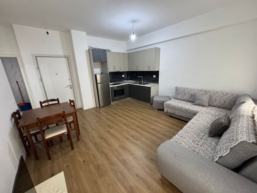 🏡 Appartamento 1+1 in affitto 📍 Indirizzo: Ali Demi, Complesso Kaimi💰 Prezzo: 40.000 lek / mese