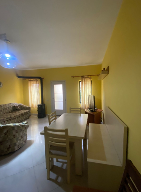 🏡 Jepet me Qira Vilë 2-Katëshe – Sauk i Vjetër