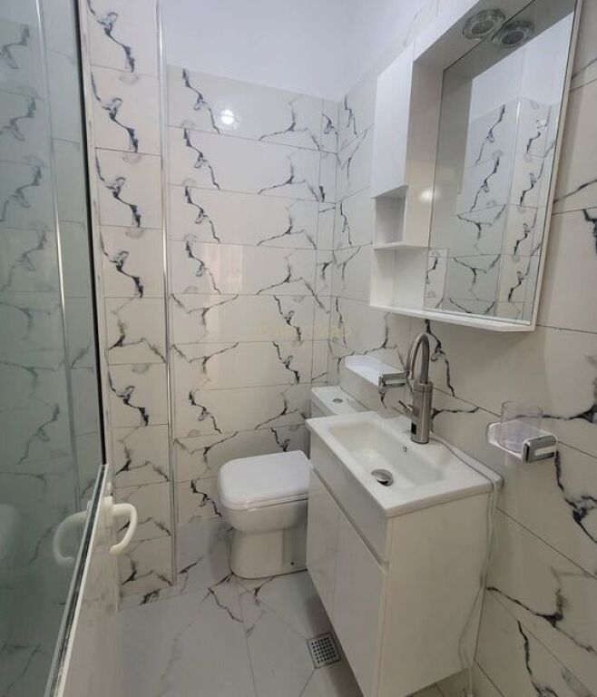 Shitet 2+1+2 ne Fresk