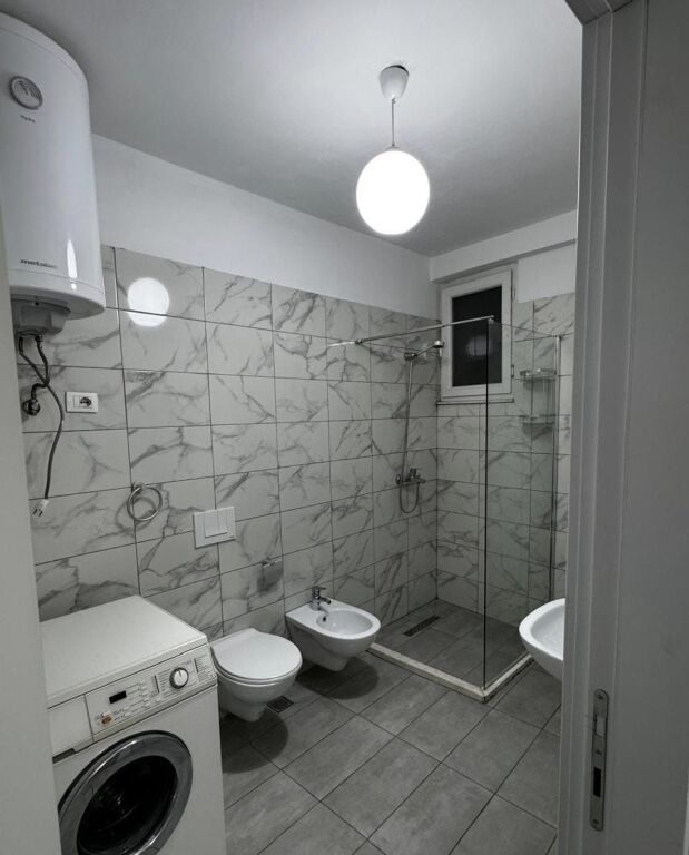 APARTAMENT 35000 LEKE.PALLATI ME SHIGJETA