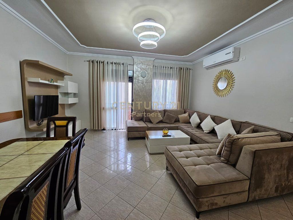 JEPET APARTAMENT 2=1 ME QIRA TEK GLOBE