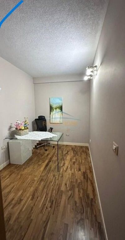 Shitet, Apartament 3+1+2, Rruga Ferit Xhajko,Tiranë