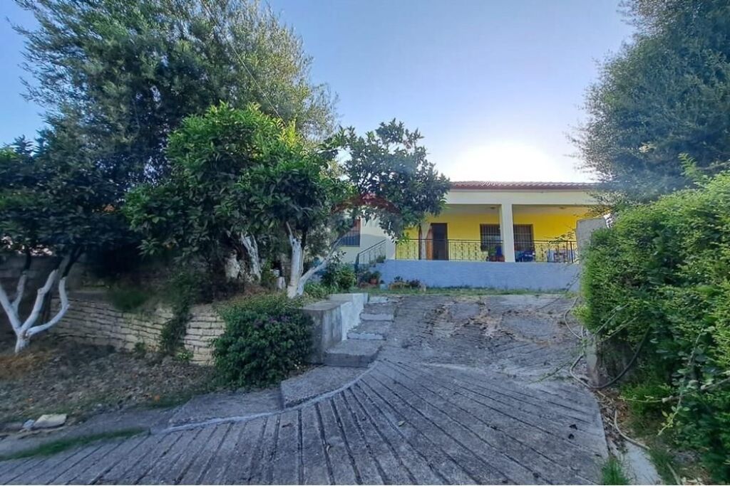 Shtëpi Private 2+1 në Shitje