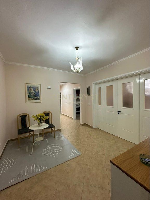 Apartament 2+1 me qira pranë Gjykatës