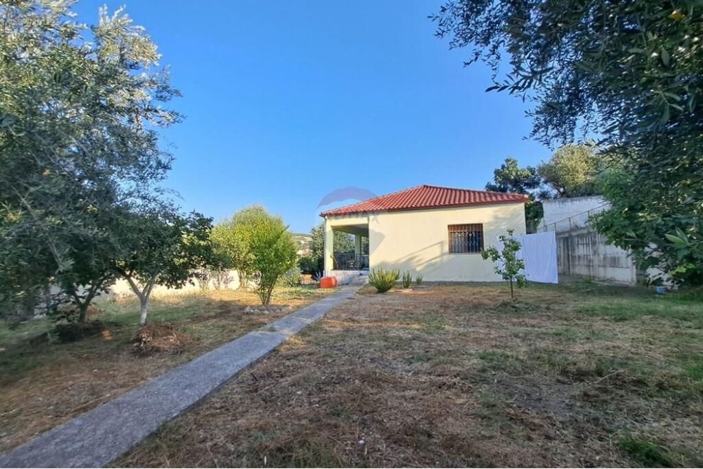 Shtëpi Private 2+1 në Shitje