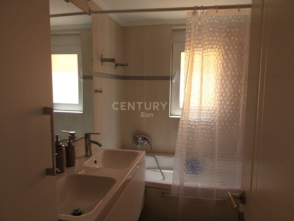 JEPET KATI I 2 I NJE VILE ME QERA ME POST PARKIMI NE SHKOZET, DURRES !!!