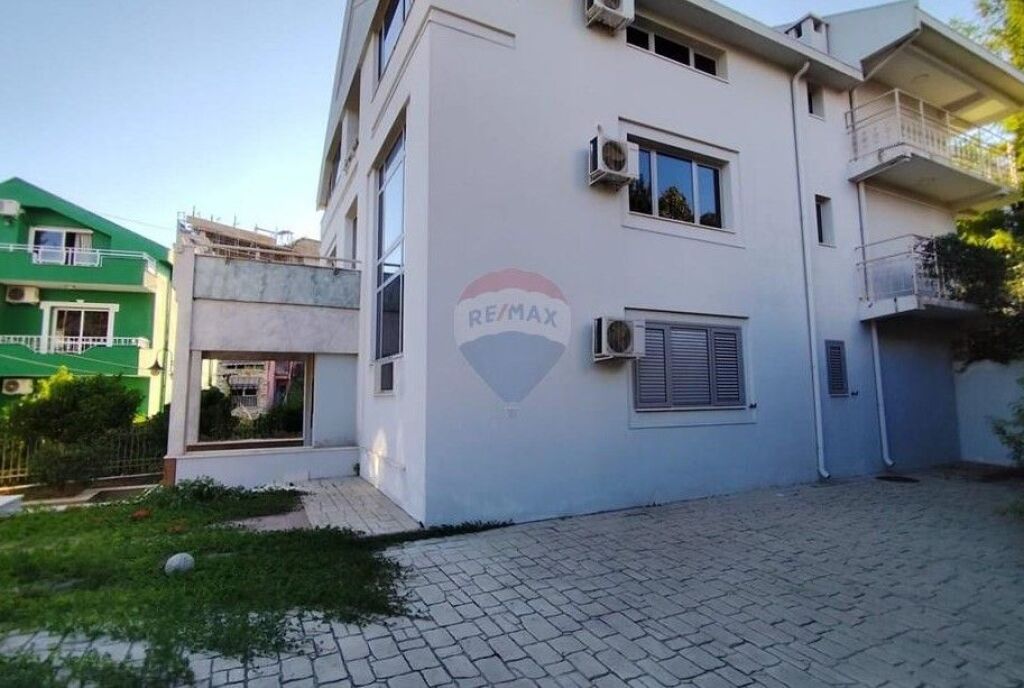 Vilë - Për Qira - Rruga e Elbasanit, Tiranë(ID: 530481001-723)