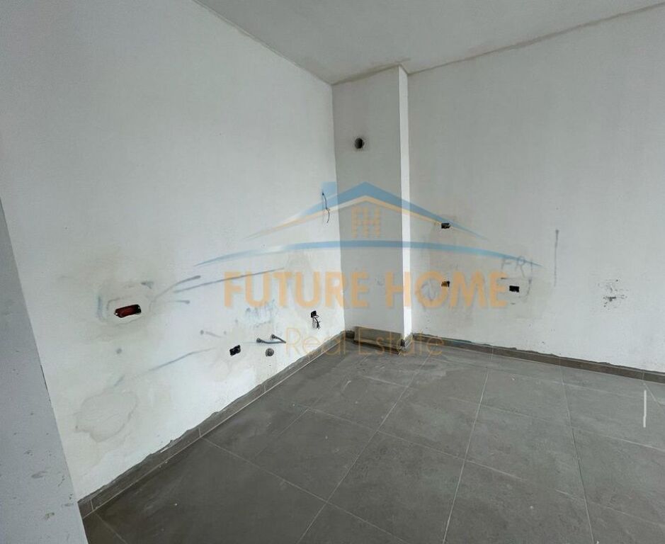 VENDESI APPARTAMENTO 1+1 , EX PARCO , VIA BABE REXHA