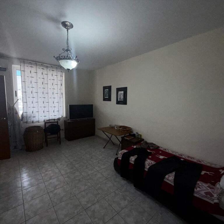 2160€/m2, presso PETRO NINI LUARASI, 3+1+2 IN VENDITA, PALAZZO ESISTENTE