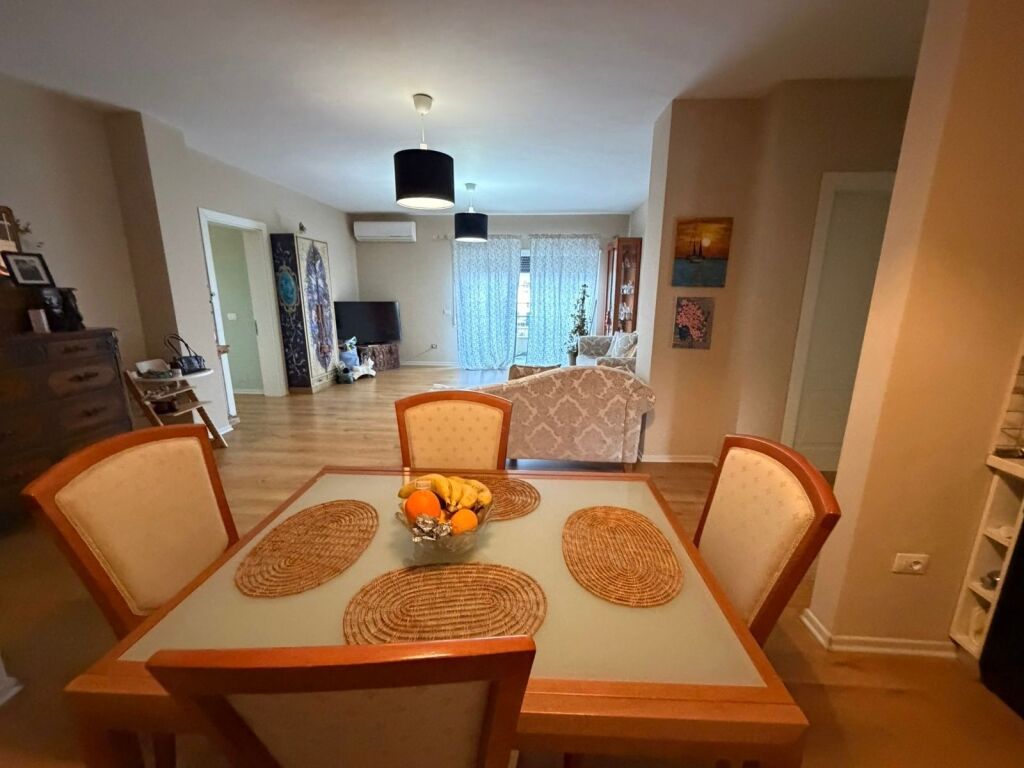 Shitet Apartament te Liqeni Thatë