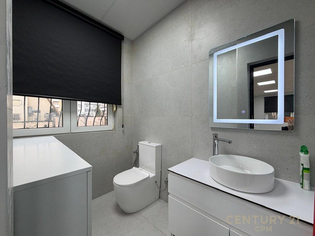 PERBALLE TOPTANIT, ZYRE OPEN SPACE PER QIRA!