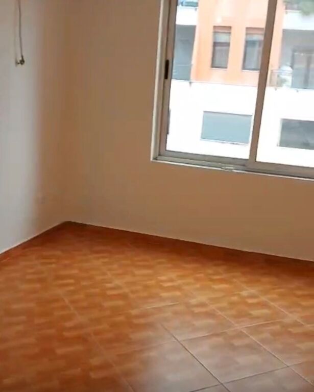 Apartament 1+1 bosh me qira prane Rrethit!