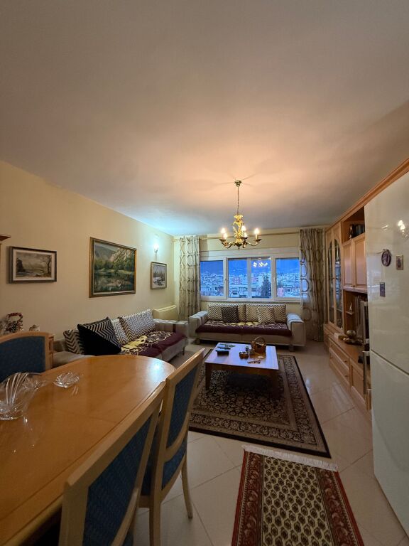 🏠Shitet Apartament 1+1+bllk 📍Rruga e Elbasanit, prane Ambasades Amerikane 🏢Kati i 6 banim 📐Sip. 70m2 Neto 💶 Çmimi : 215.000€  📄Dokumentacion i rregullt hipotekor 🏙️Pallat me ashensor ☀️Pamje e lire &amp; me drite natyrale 🧭Orientim Lindje