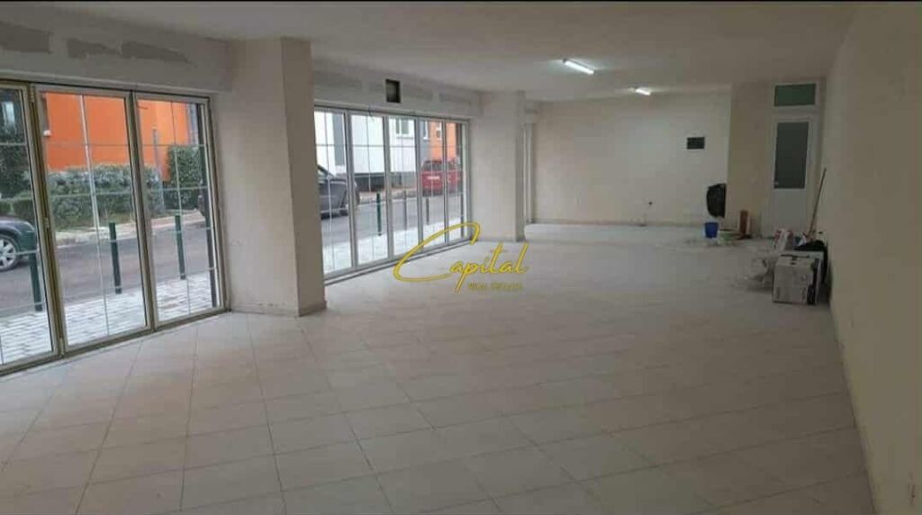 BUSINESS PREMISES FOR SALE 100 M2 DRY LAKE 210,000 EURO