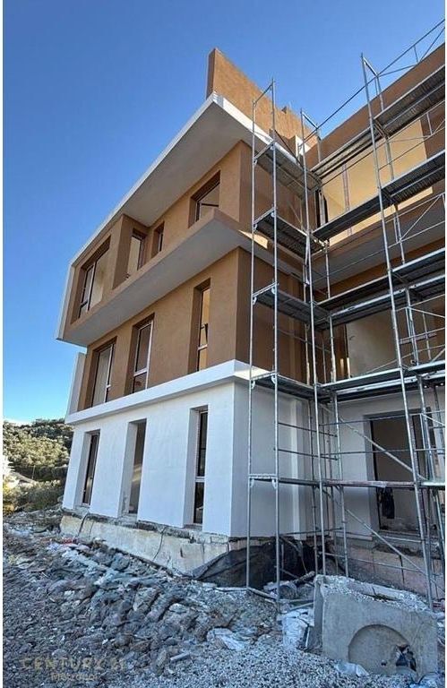 VILLA IN VENDITA VICINO ALL'OSPEDALE DEGLI ANIMALI! 766.500 € Superficie Totale  276m2  Superficie Interna  206m