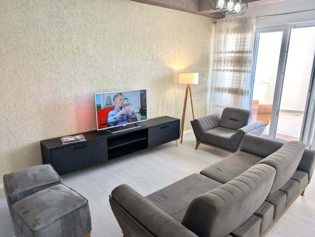 📍 Ish Fusha e Aviacionit – River Residence 🏢 Edificio nuovo – Anno 2025 📐 Superficie: 100 m² 💰 Prezzo: 65.000 ALL / mese 🚀 Facile accesso alla Grande Tangenziale