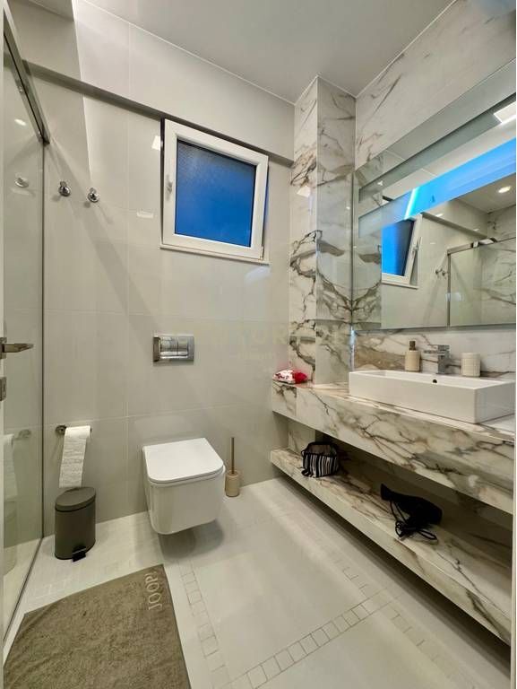 VENDESI SUPER APPARTAMENTO 3+1+2 CON POSTO AUTO VICINO AL LAGO ASCIUTTO