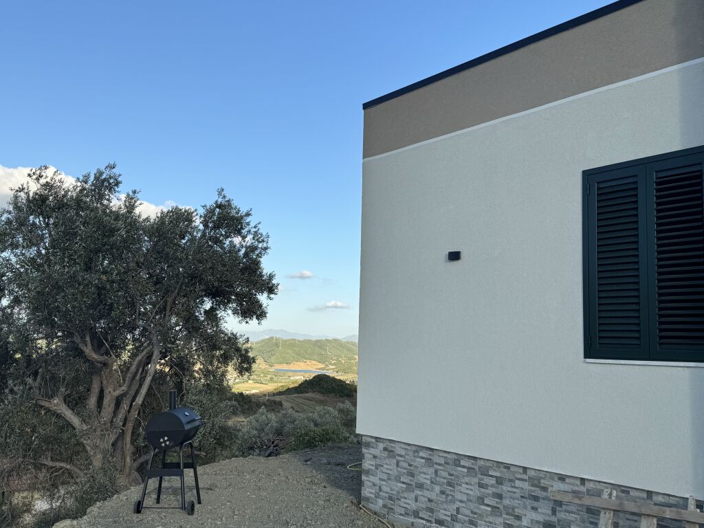 Villa with view of Lake Gjokaj + land