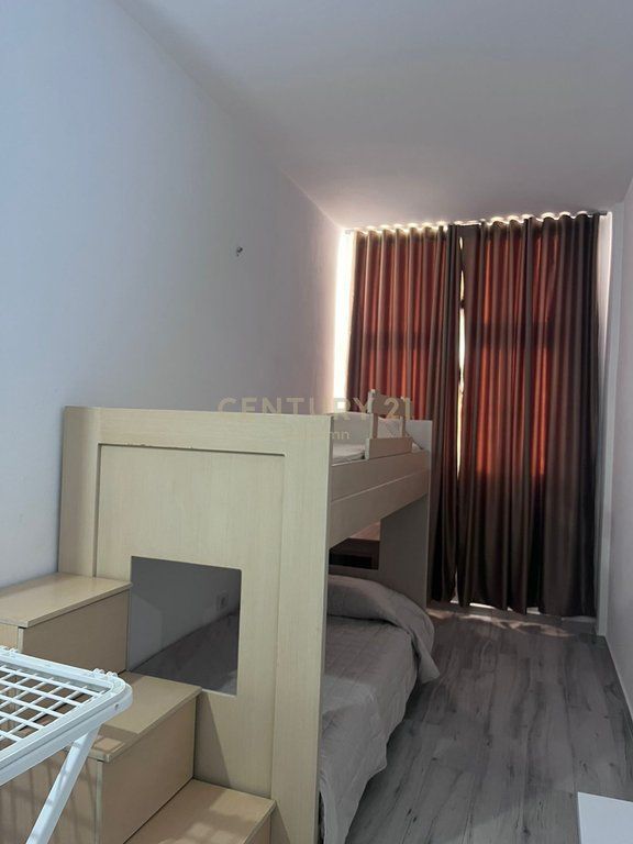 Jepet me qira kati i dytë i një shtëpie private ,ne ish kenete