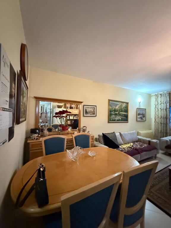 🏠Shitet Apartament 1+1+bllk 📍Rruga e Elbasanit, prane Ambasades Amerikane 🏢Kati i 6 banim 📐Sip. 70m2 Neto 💶 Çmimi : 215.000€  📄Dokumentacion i rregullt hipotekor 🏙️Pallat me ashensor ☀️Pamje e lire &amp; me drite natyrale 🧭Orientim Lindje