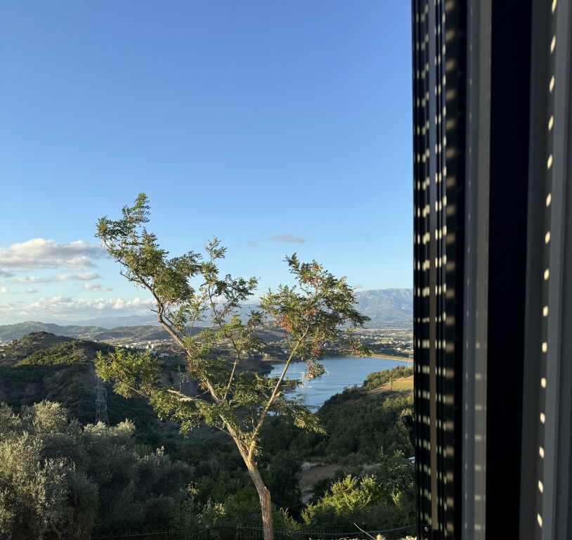 Villa with view of Lake Gjokaj + land