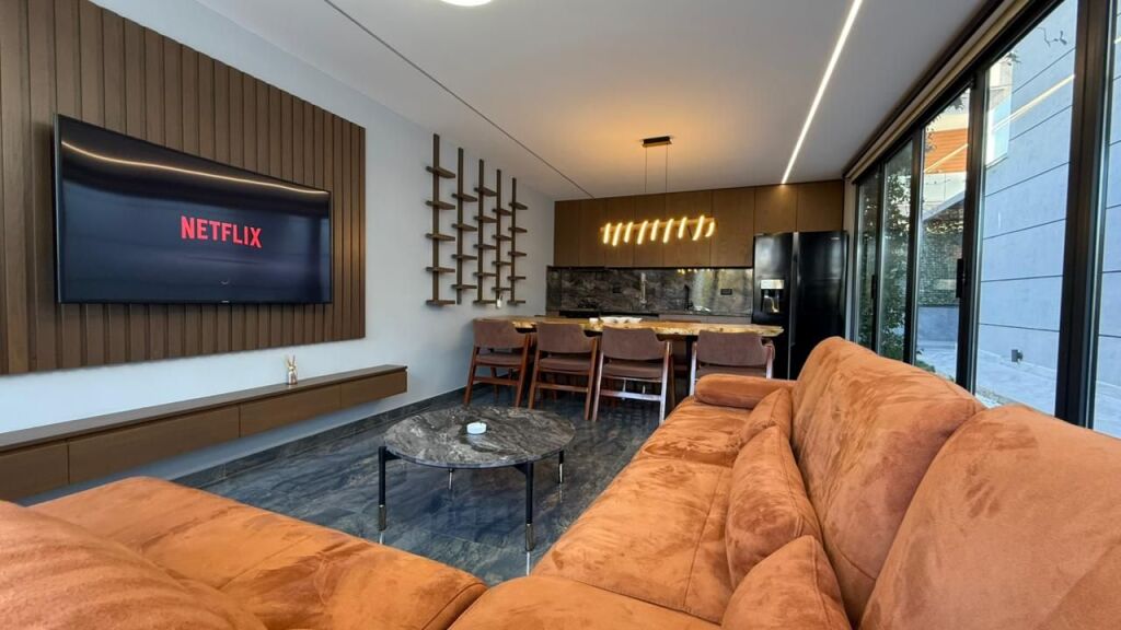 Super Apartament Luksoz 3+1 me Qira – Zonë Rezidenciale pranë TEG