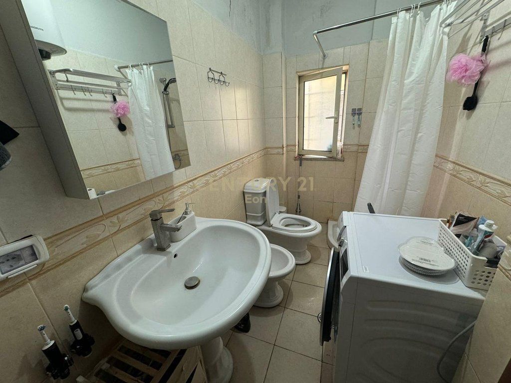 Shitet apartament tek Shkembi i Kavajes, Durres ! 77,000 € Sip. Totale  50m2