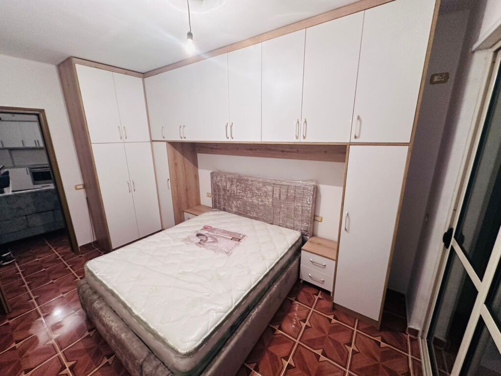 Apartament me qera 1+1 📍Yzberisht, prane pallateve Dilo