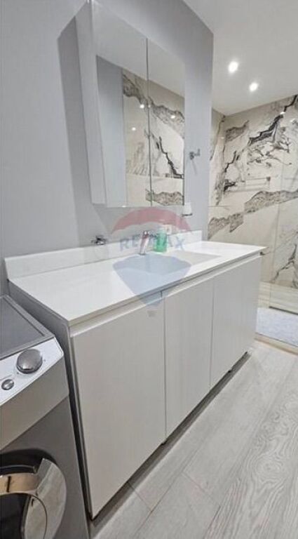 Shitet Apartament 2+1+2 tek rruga e Barrikadave ID: 530571006-4