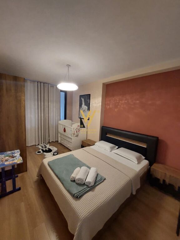 JEPET APARTAMENT 1+1+BLK ME QERA TE RRUGA BARRIKADAVE 750 EURO