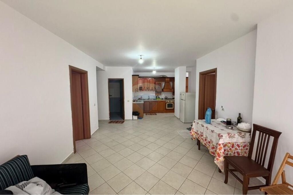 Apartament 2+1 me qira te Bulevardi Migjeni