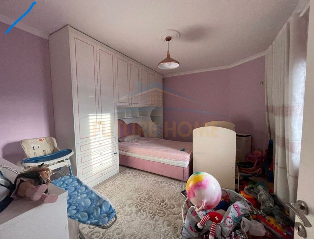 Shitet Vilë 3-kateshe, Sauk, Tiranë